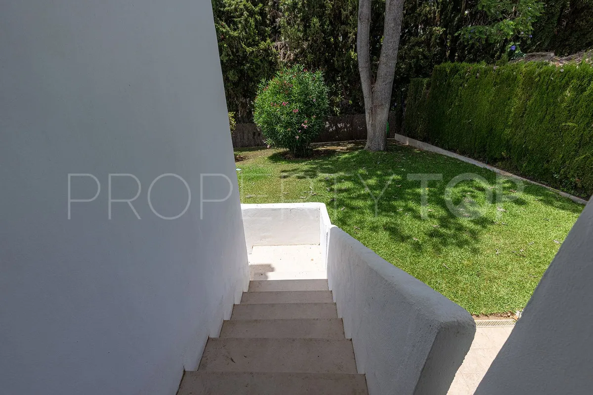 Las Chapas 4 bedrooms villa for sale