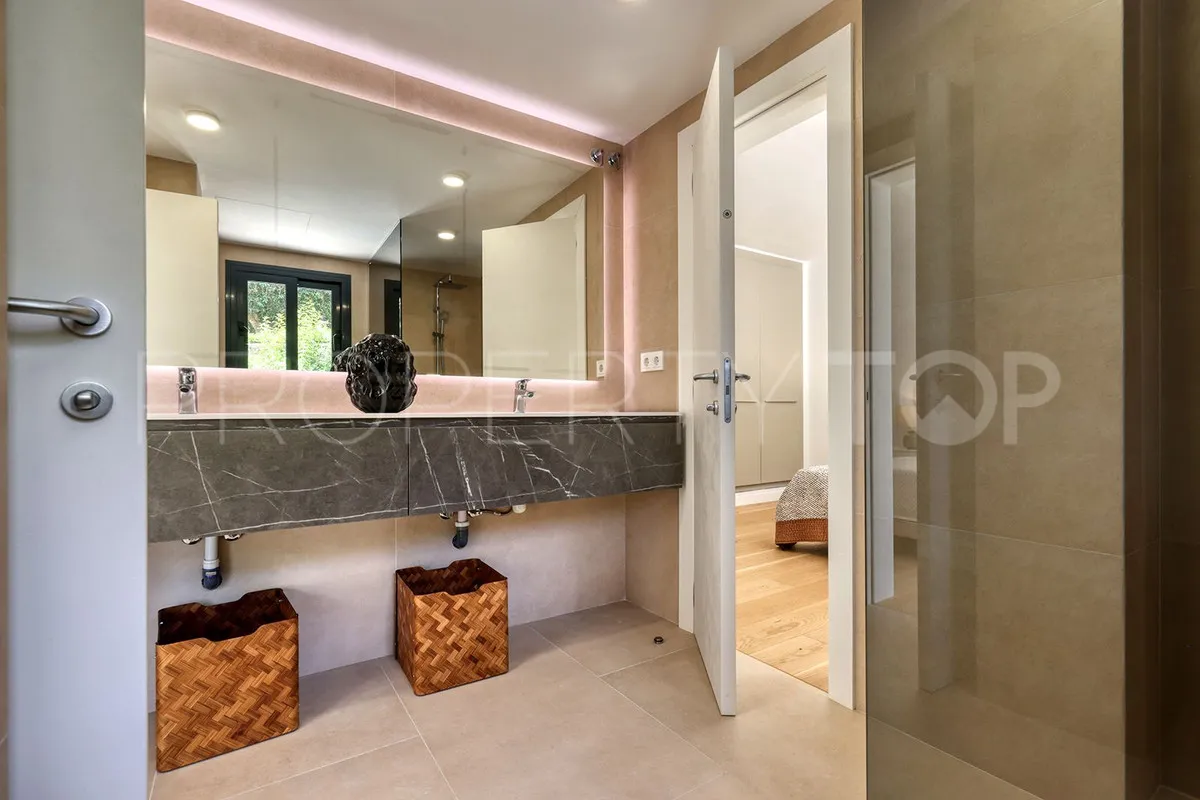 Las Chapas 4 bedrooms villa for sale