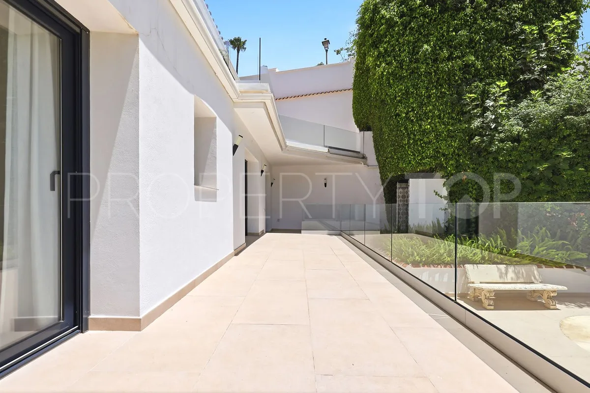 Las Chapas 4 bedrooms villa for sale