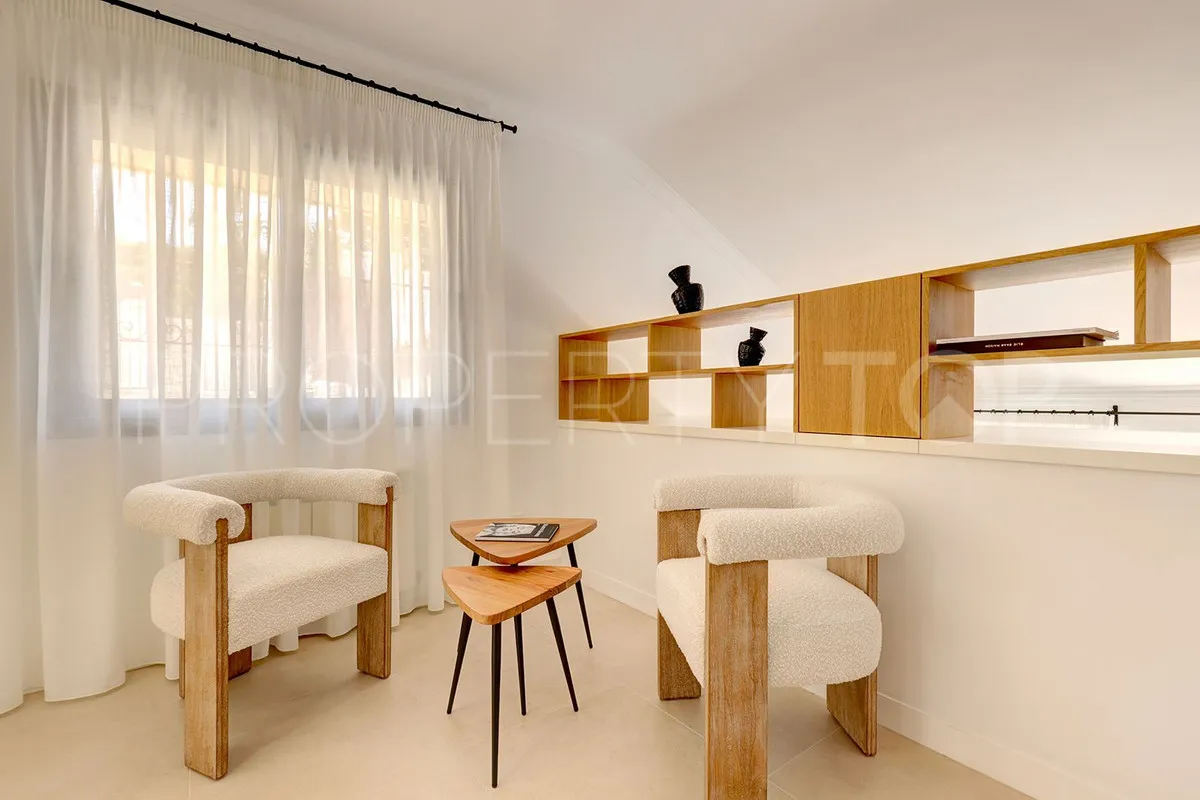 Las Chapas 4 bedrooms villa for sale