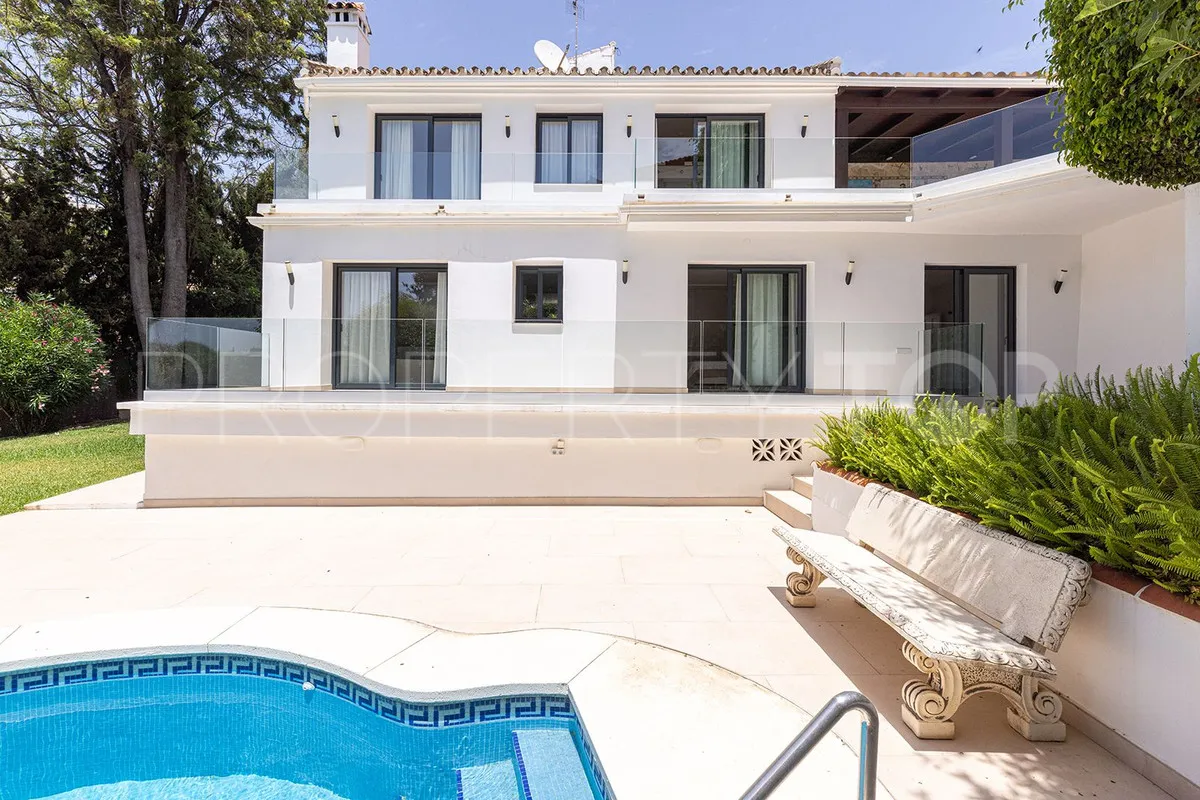 Las Chapas 4 bedrooms villa for sale