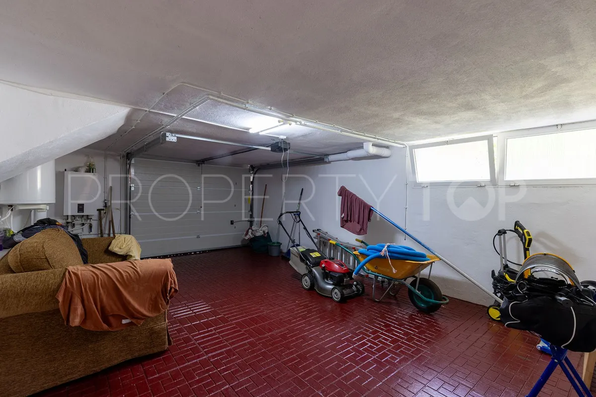 Las Chapas 4 bedrooms villa for sale