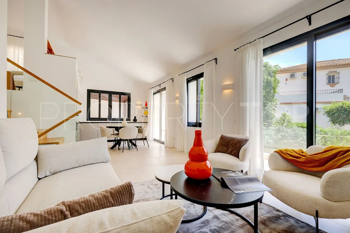 Las Chapas 4 bedrooms villa for sale