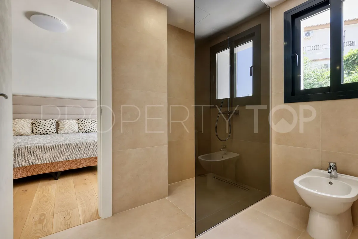 Las Chapas 4 bedrooms villa for sale
