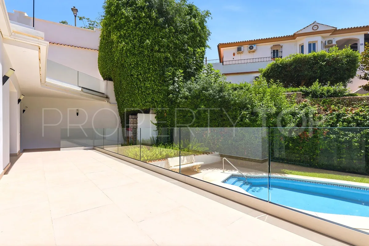 Las Chapas 4 bedrooms villa for sale