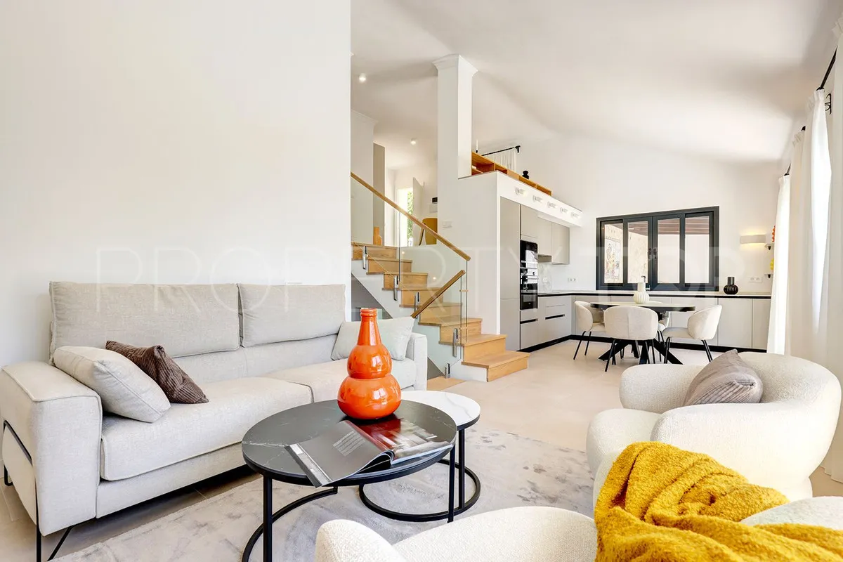 Las Chapas 4 bedrooms villa for sale
