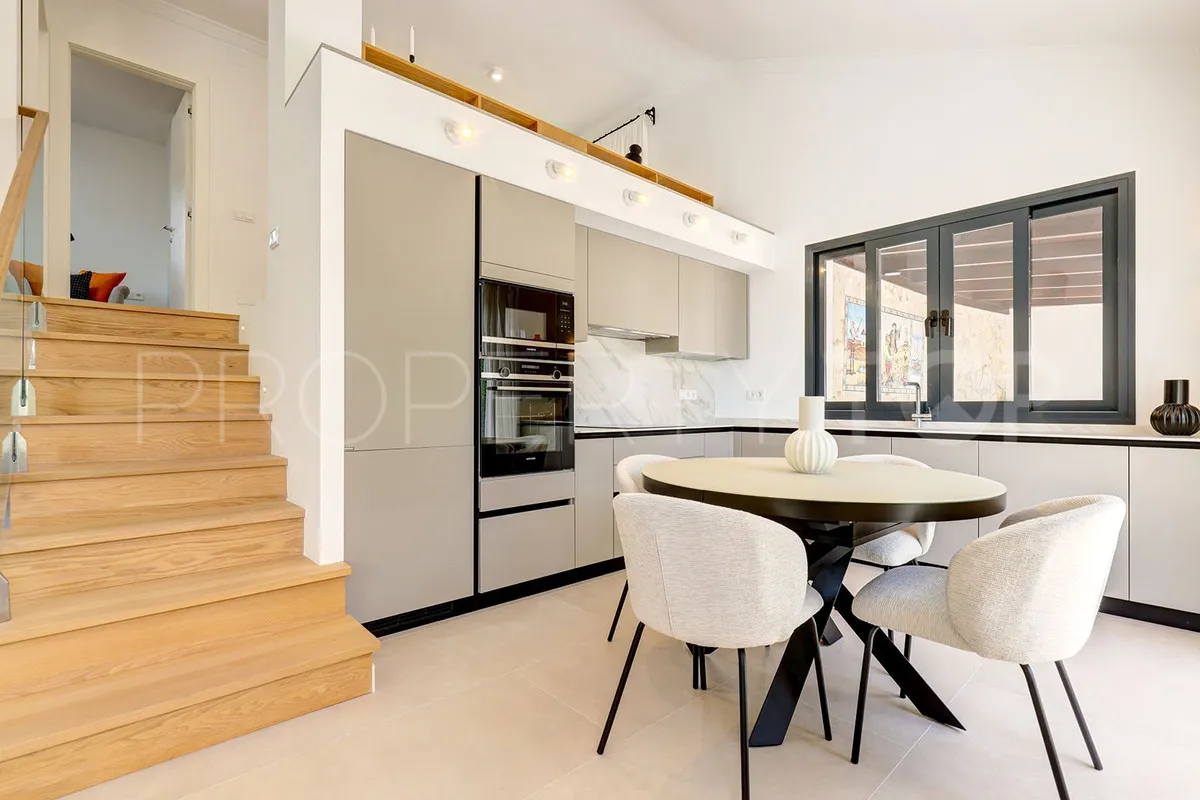 Las Chapas 4 bedrooms villa for sale