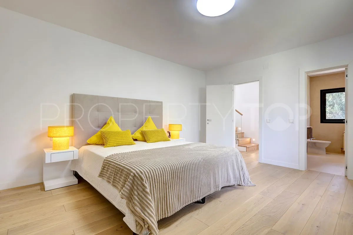 Las Chapas 4 bedrooms villa for sale