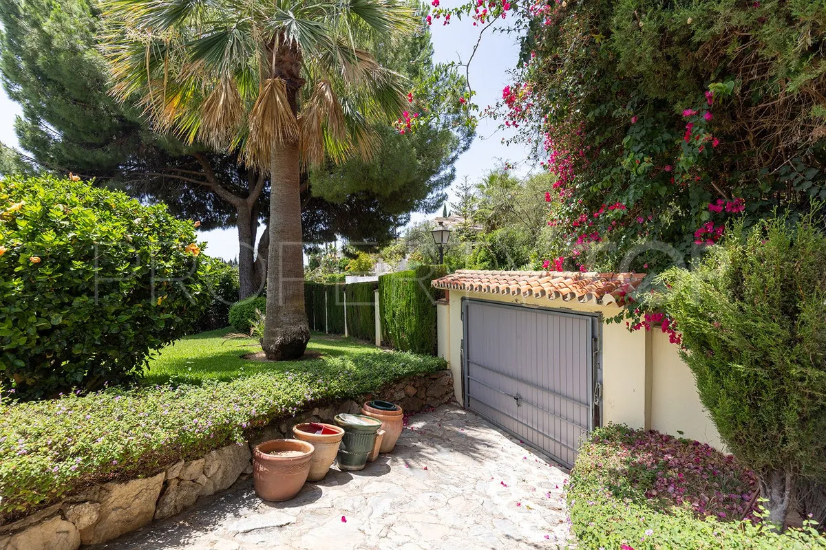 Las Chapas 4 bedrooms villa for sale