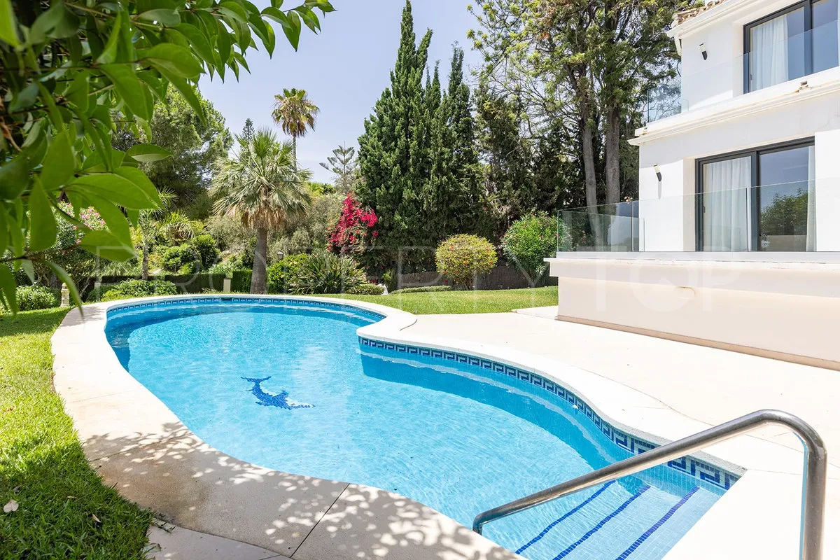 Las Chapas 4 bedrooms villa for sale