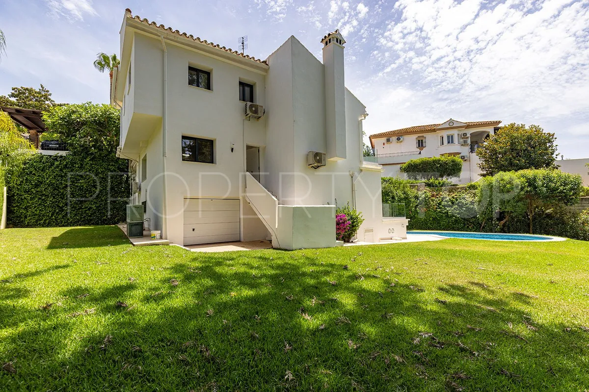 Las Chapas 4 bedrooms villa for sale
