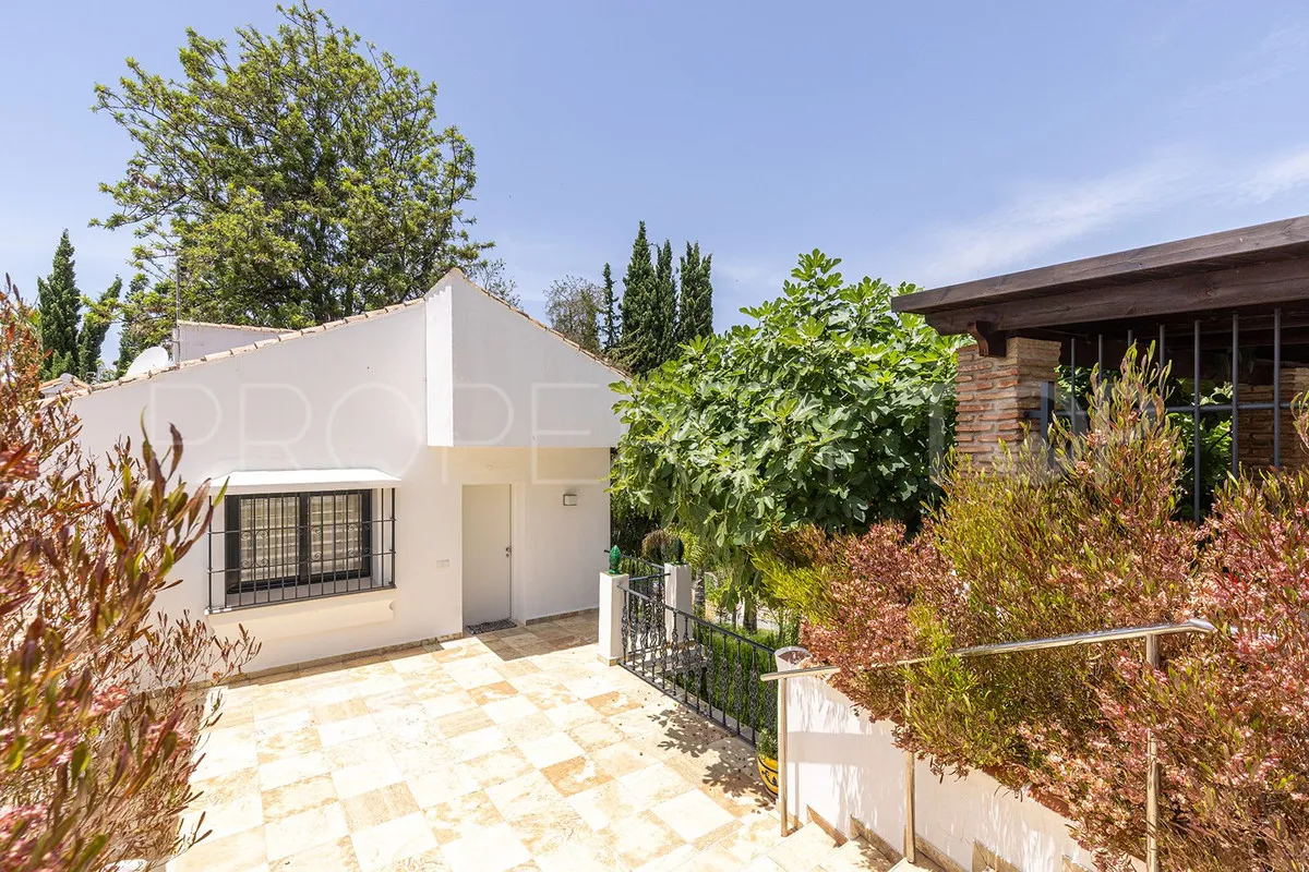 Las Chapas 4 bedrooms villa for sale