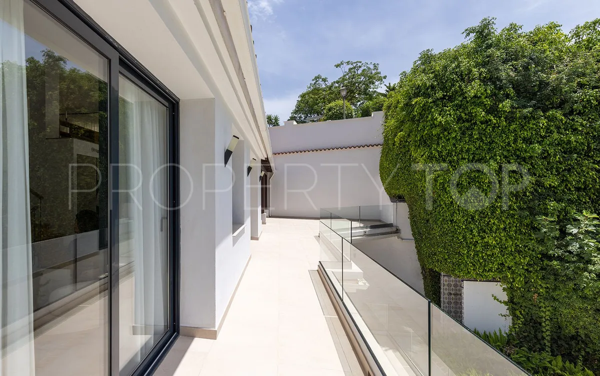 Las Chapas 4 bedrooms villa for sale