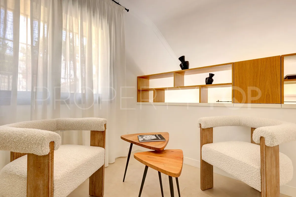 Las Chapas 4 bedrooms villa for sale