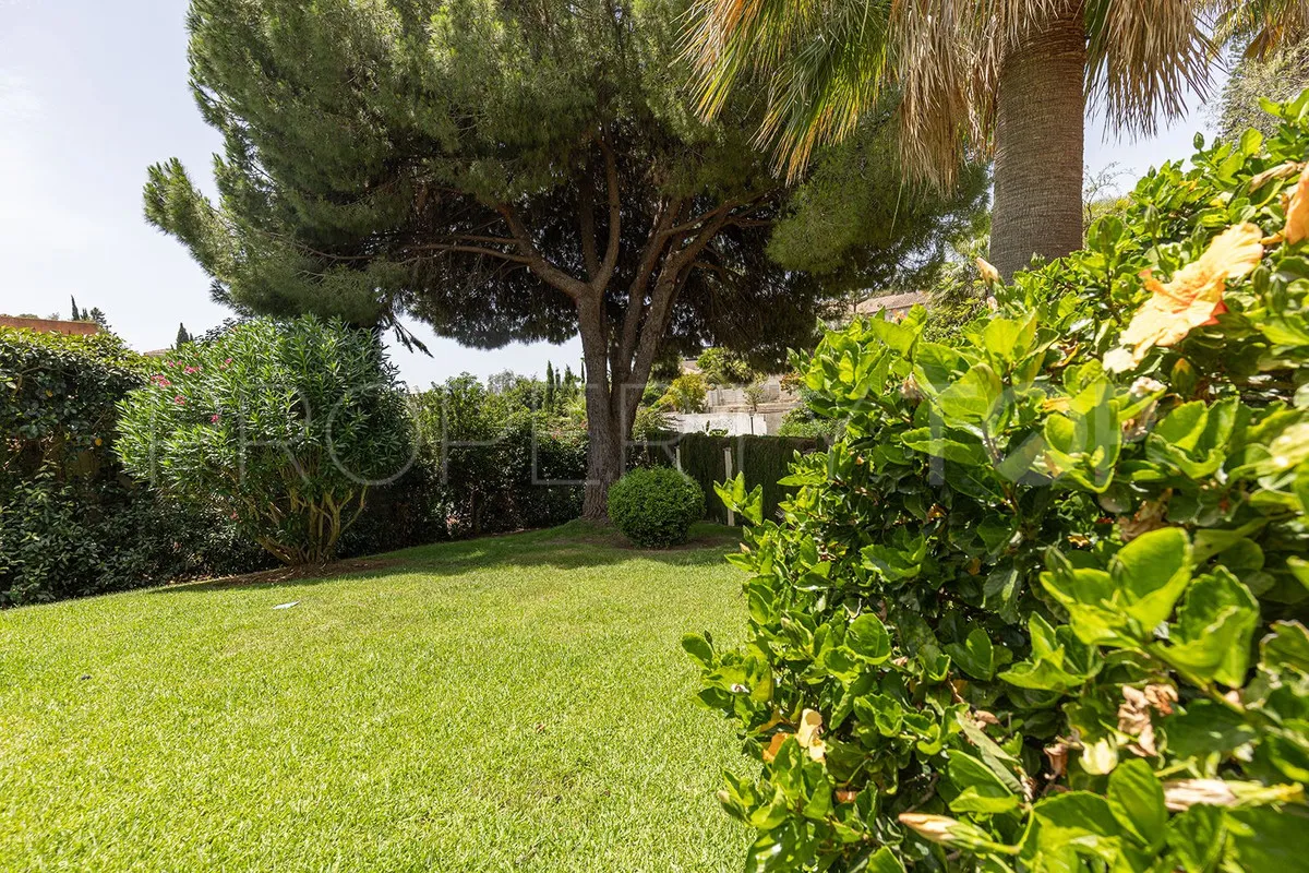 Las Chapas 4 bedrooms villa for sale