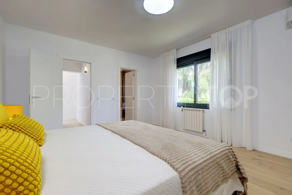 Las Chapas 4 bedrooms villa for sale