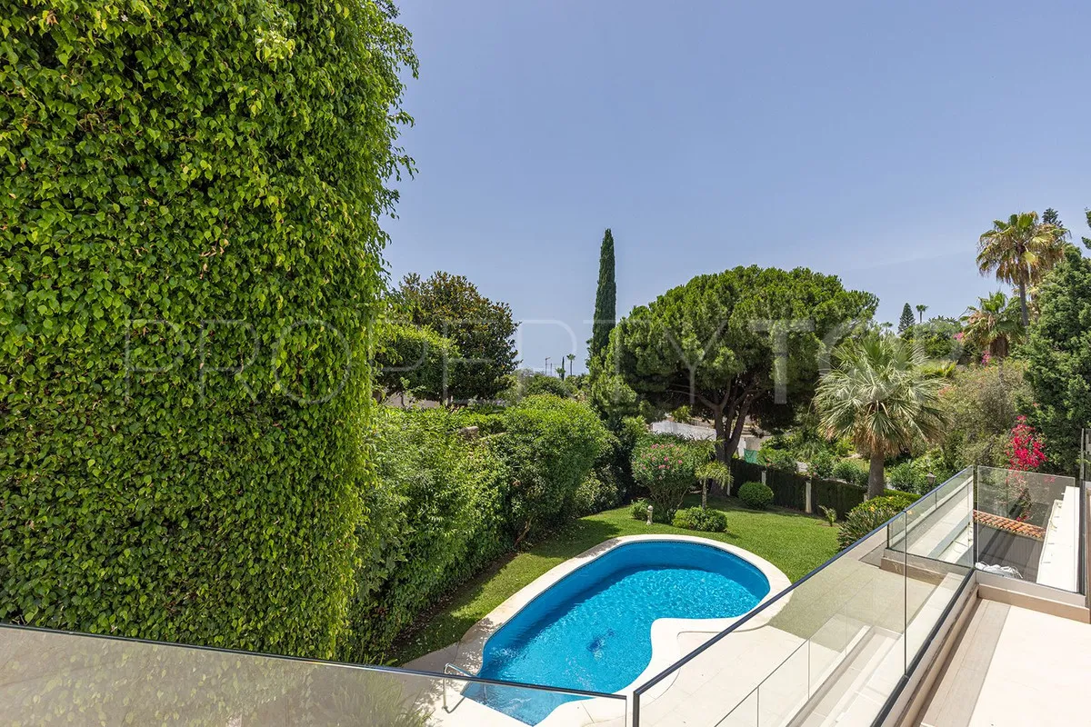 Las Chapas 4 bedrooms villa for sale
