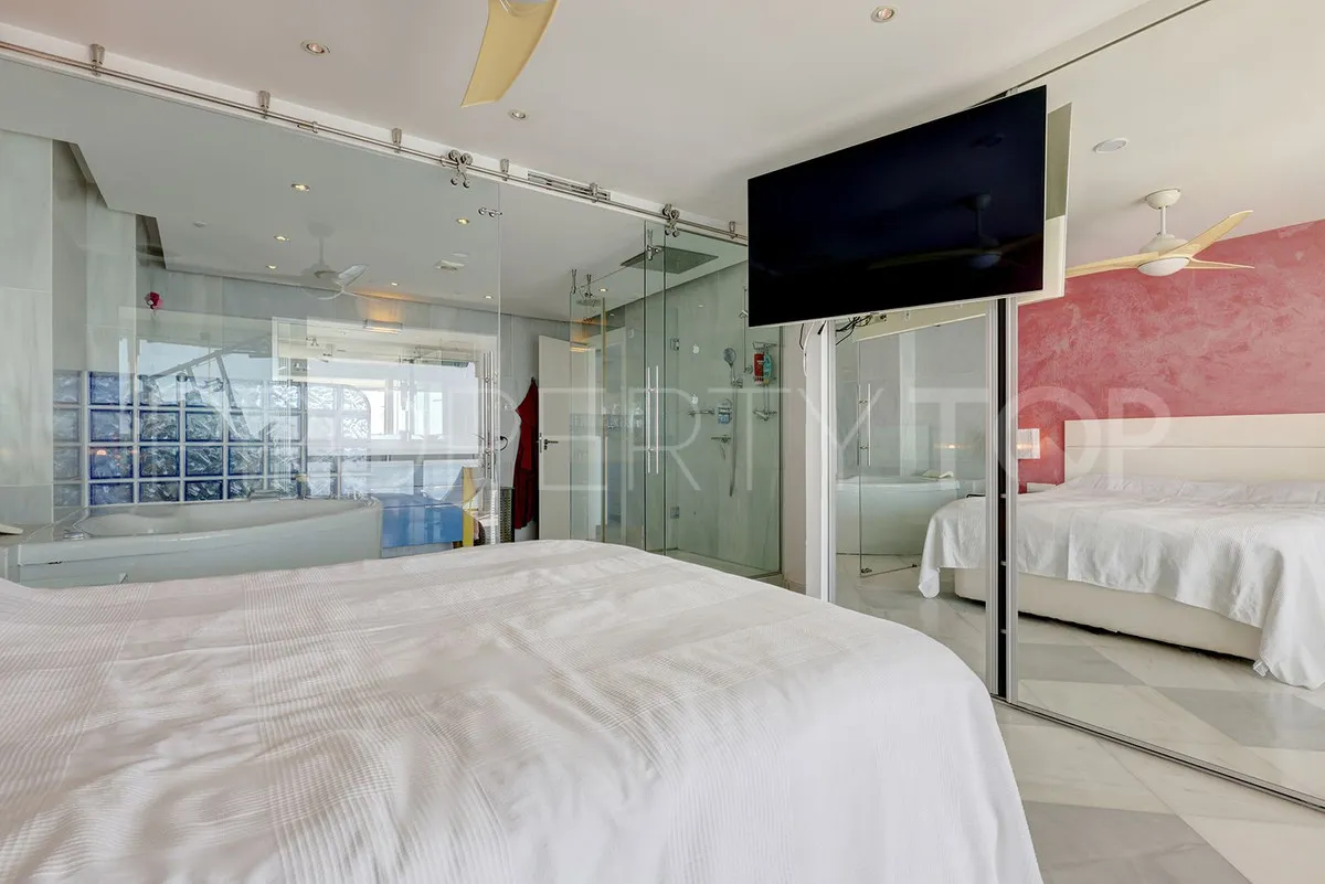 For sale apartment in Benalmadena Costa with 2 bedrooms