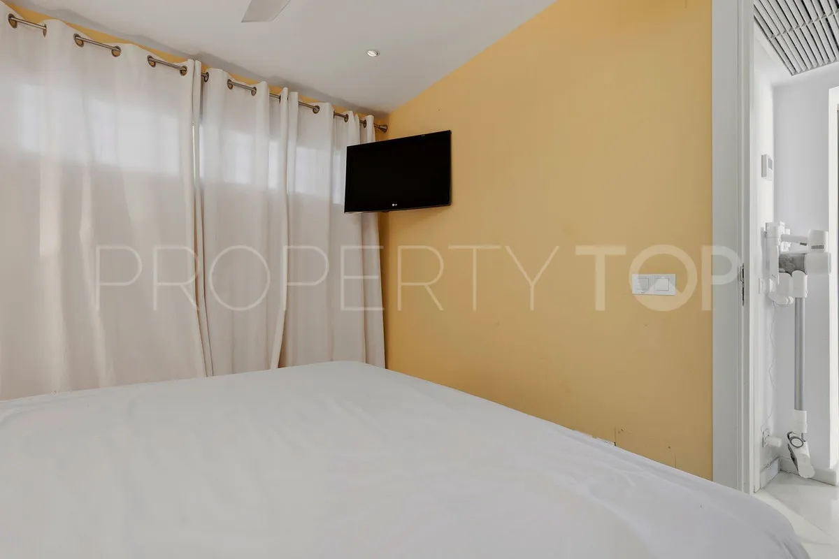 For sale apartment in Benalmadena Costa with 2 bedrooms