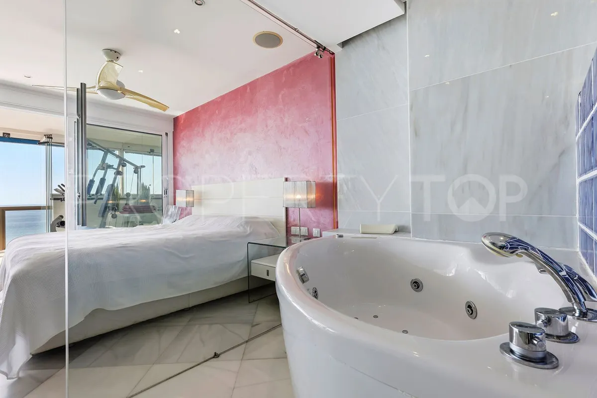 For sale apartment in Benalmadena Costa with 2 bedrooms