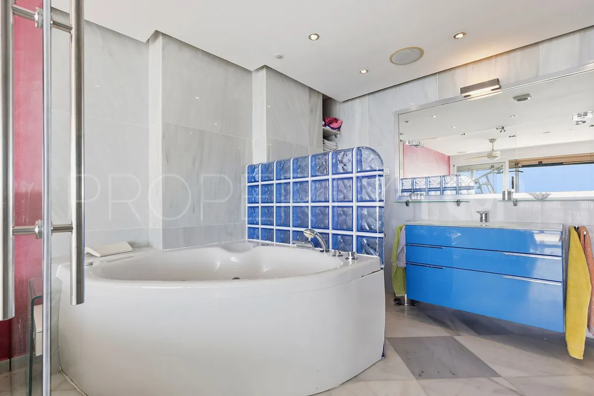 For sale apartment in Benalmadena Costa with 2 bedrooms