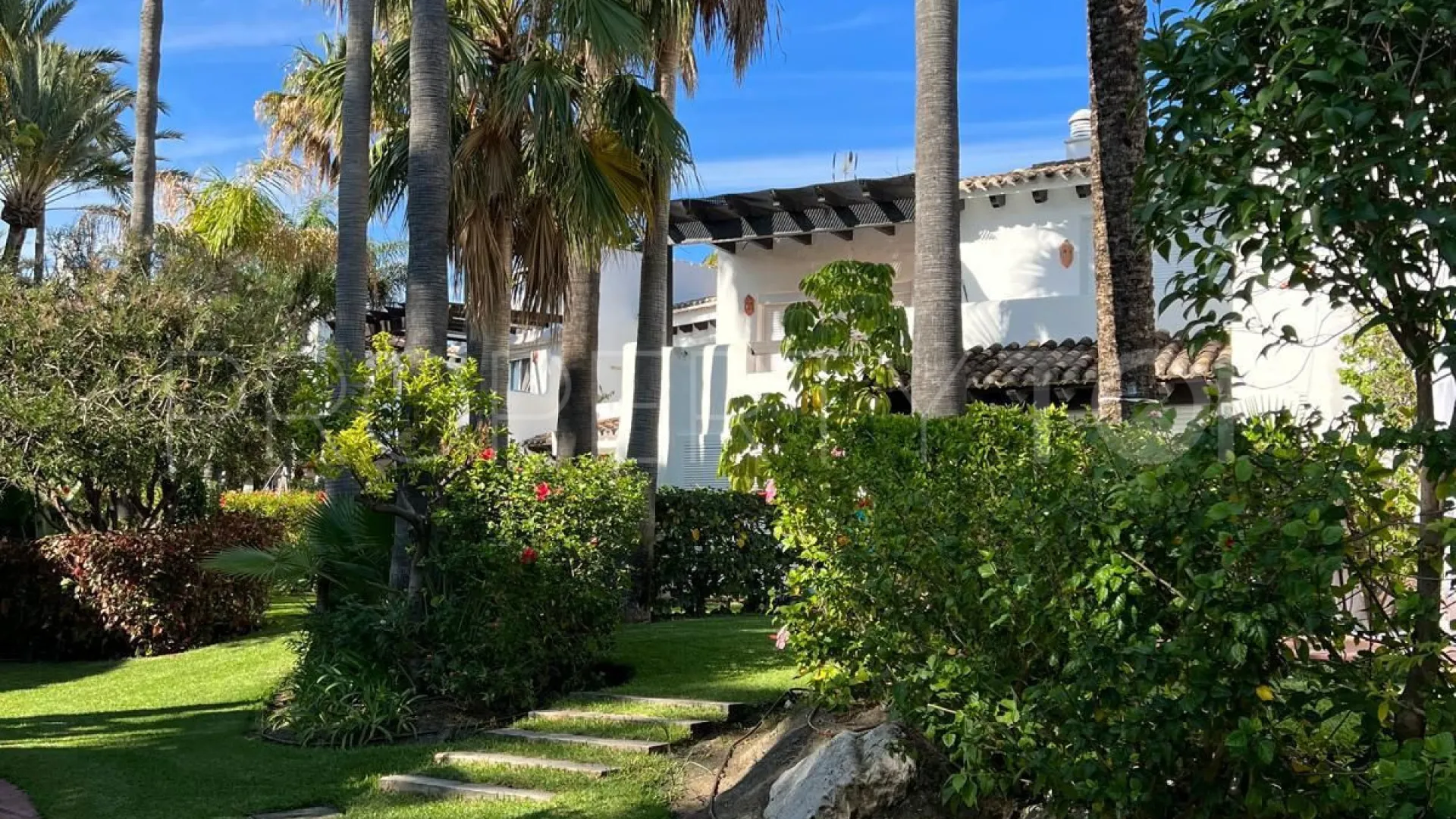 For sale 3 bedrooms town house in Estepona