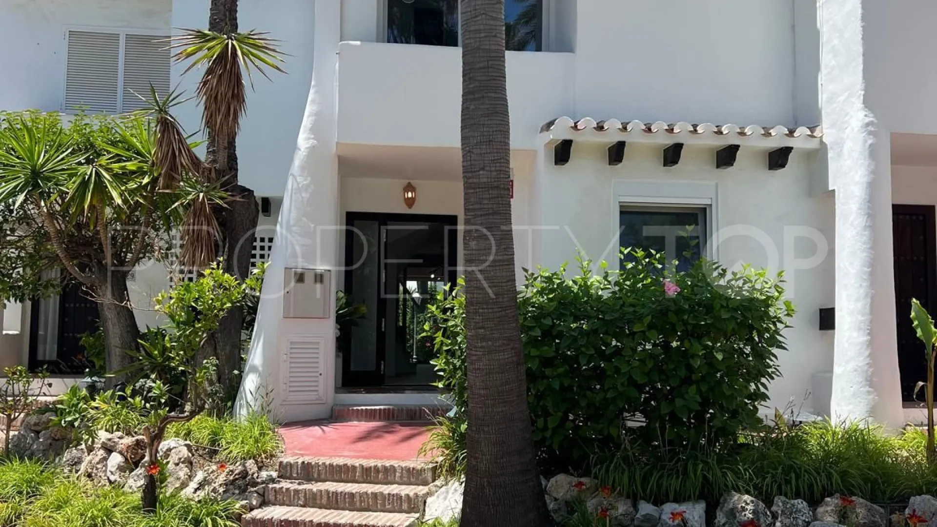 For sale 3 bedrooms town house in Estepona