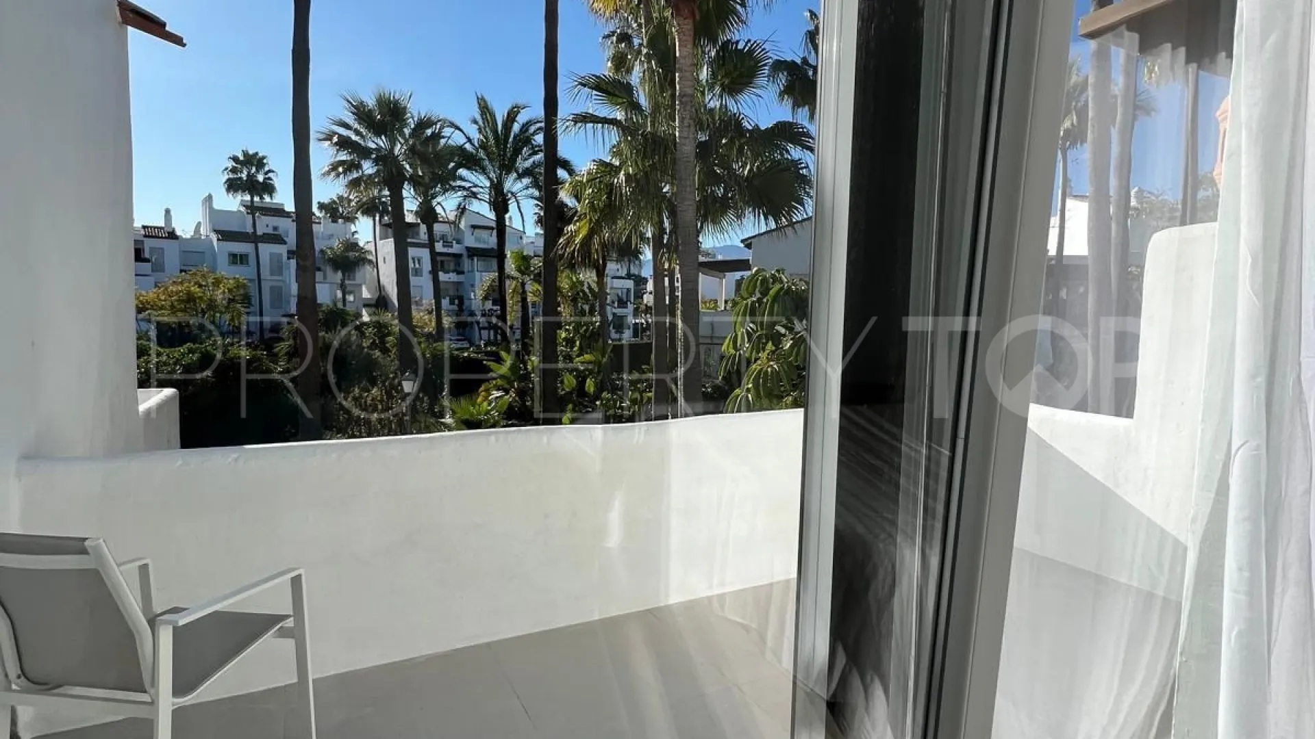 For sale 3 bedrooms town house in Estepona