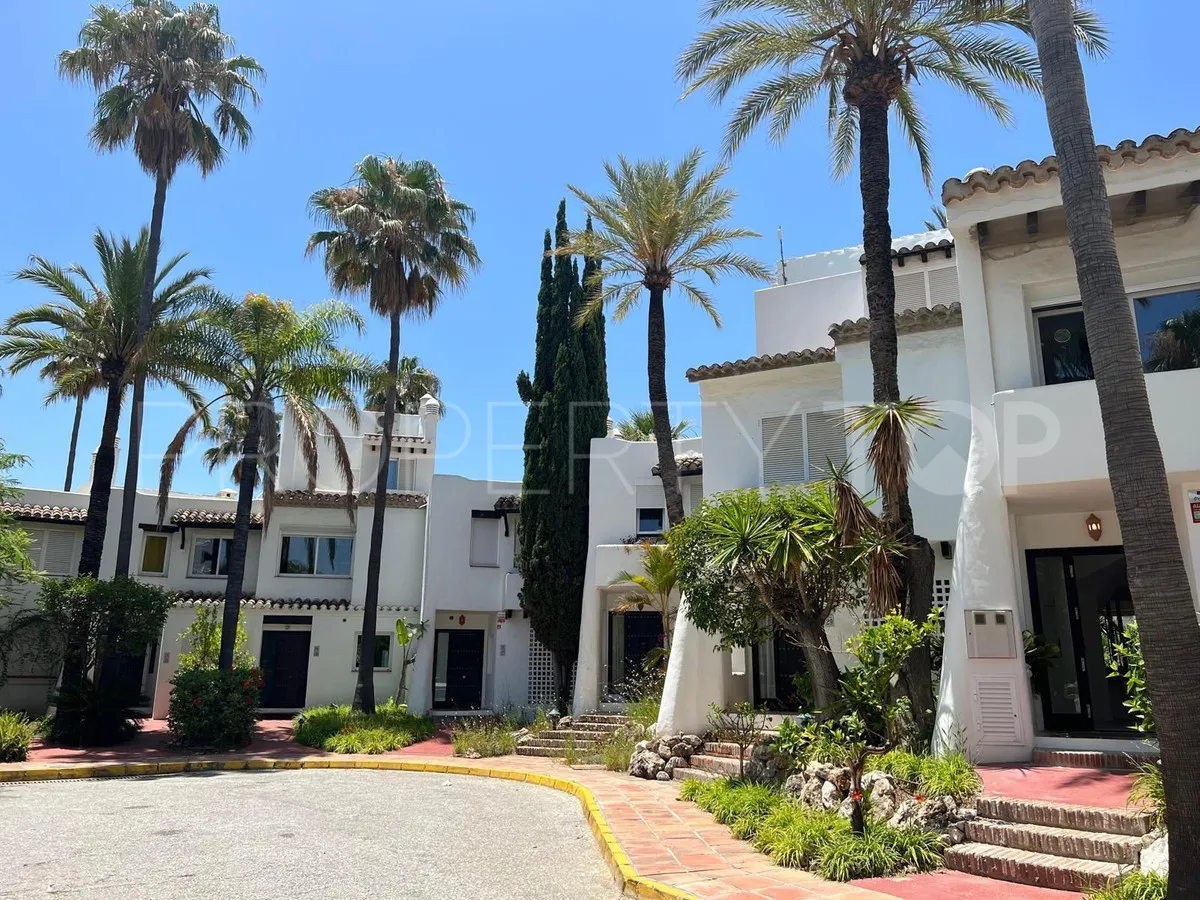 For sale 3 bedrooms town house in Estepona