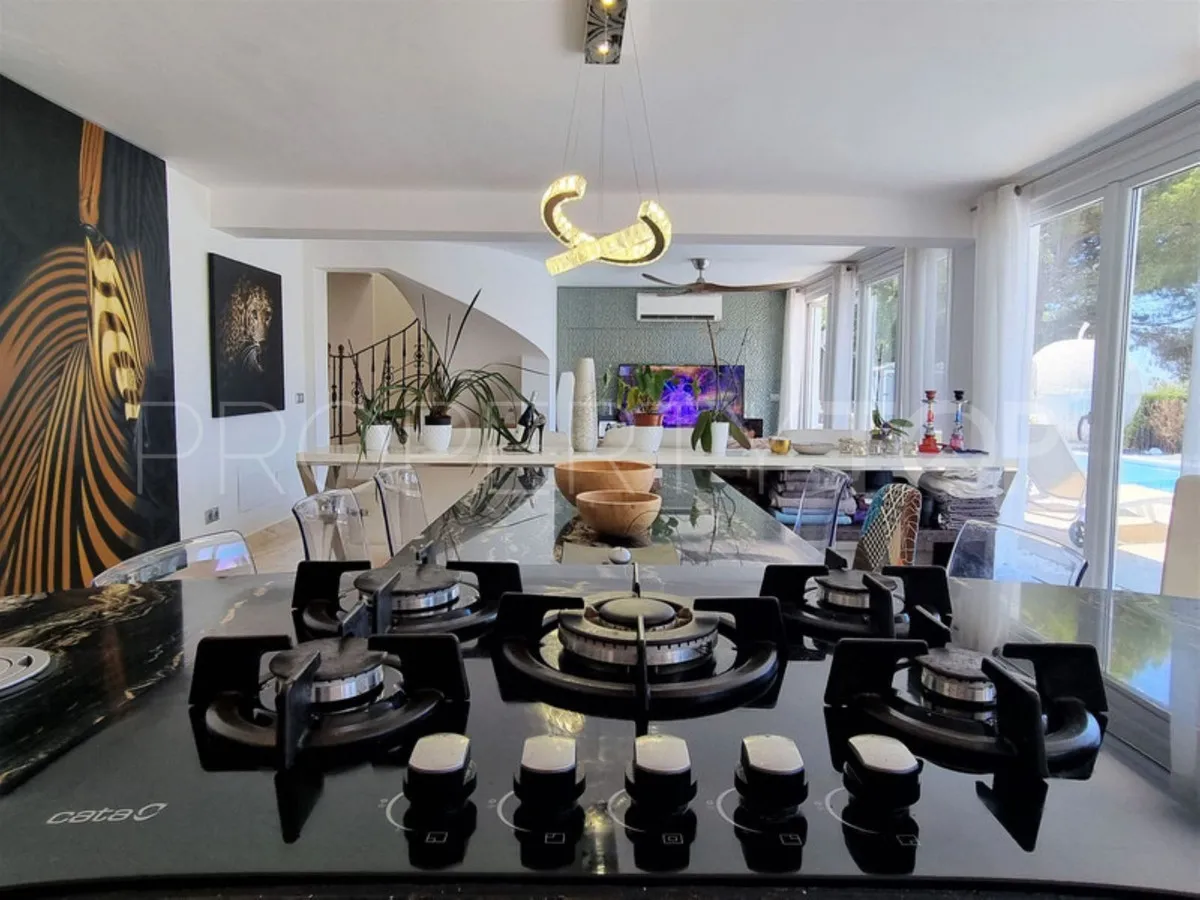 For sale villa in Elviria