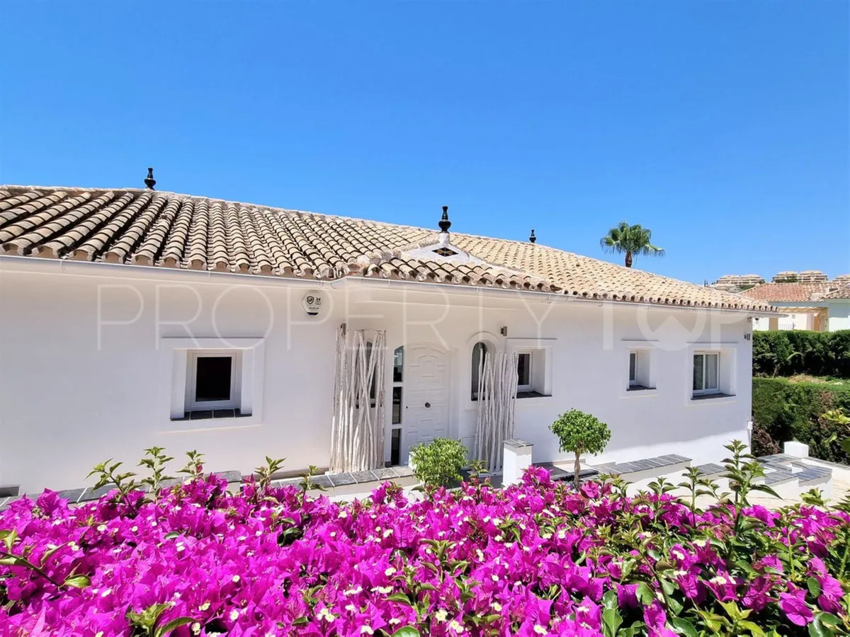 For sale villa in Elviria