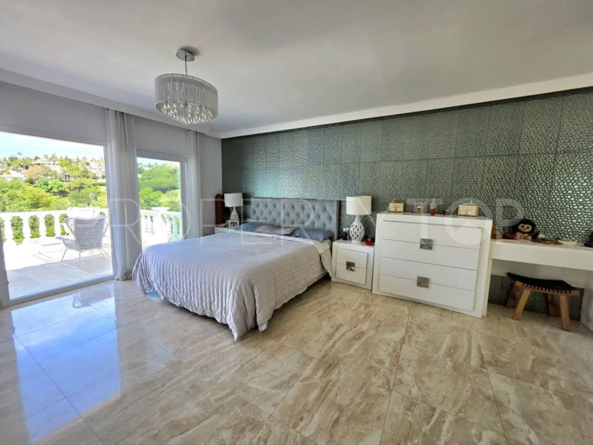 For sale villa in Elviria