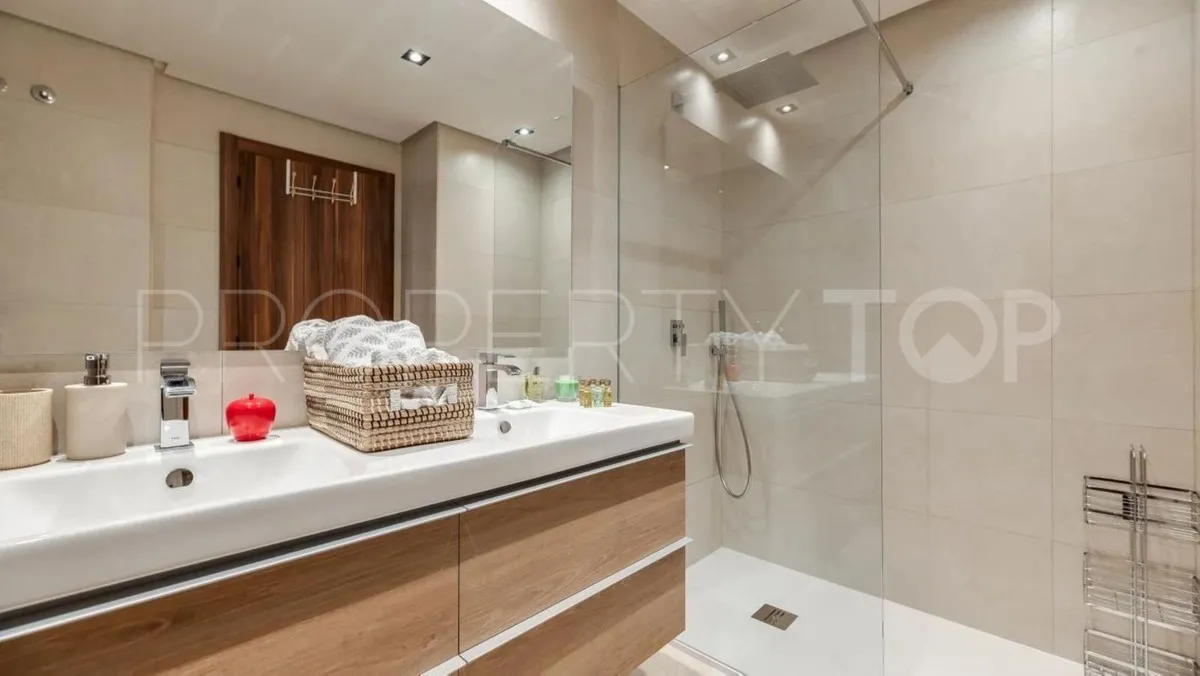 For sale Nueva Andalucia 3 bedrooms ground floor apartment