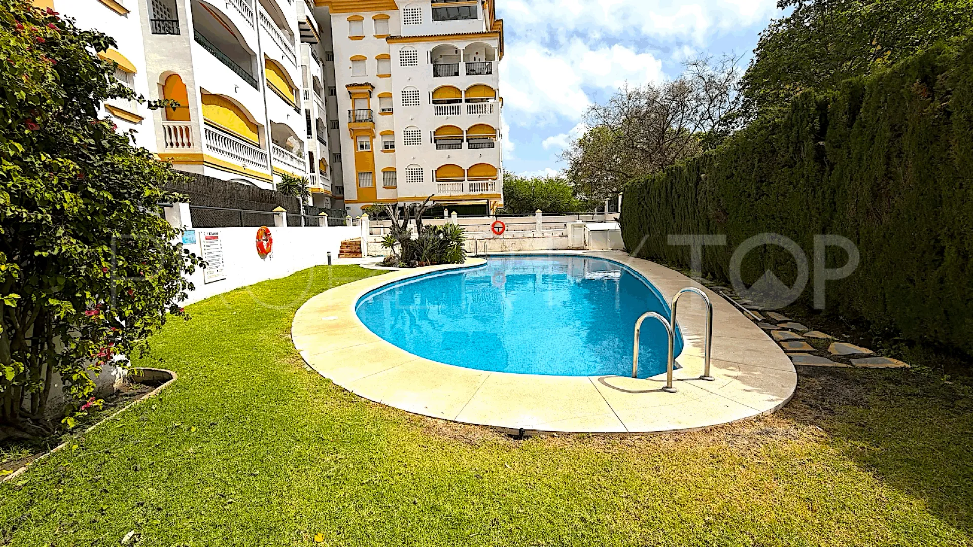 Atico duplex de 2 dormitorios en venta en San Pedro de Alcantara
