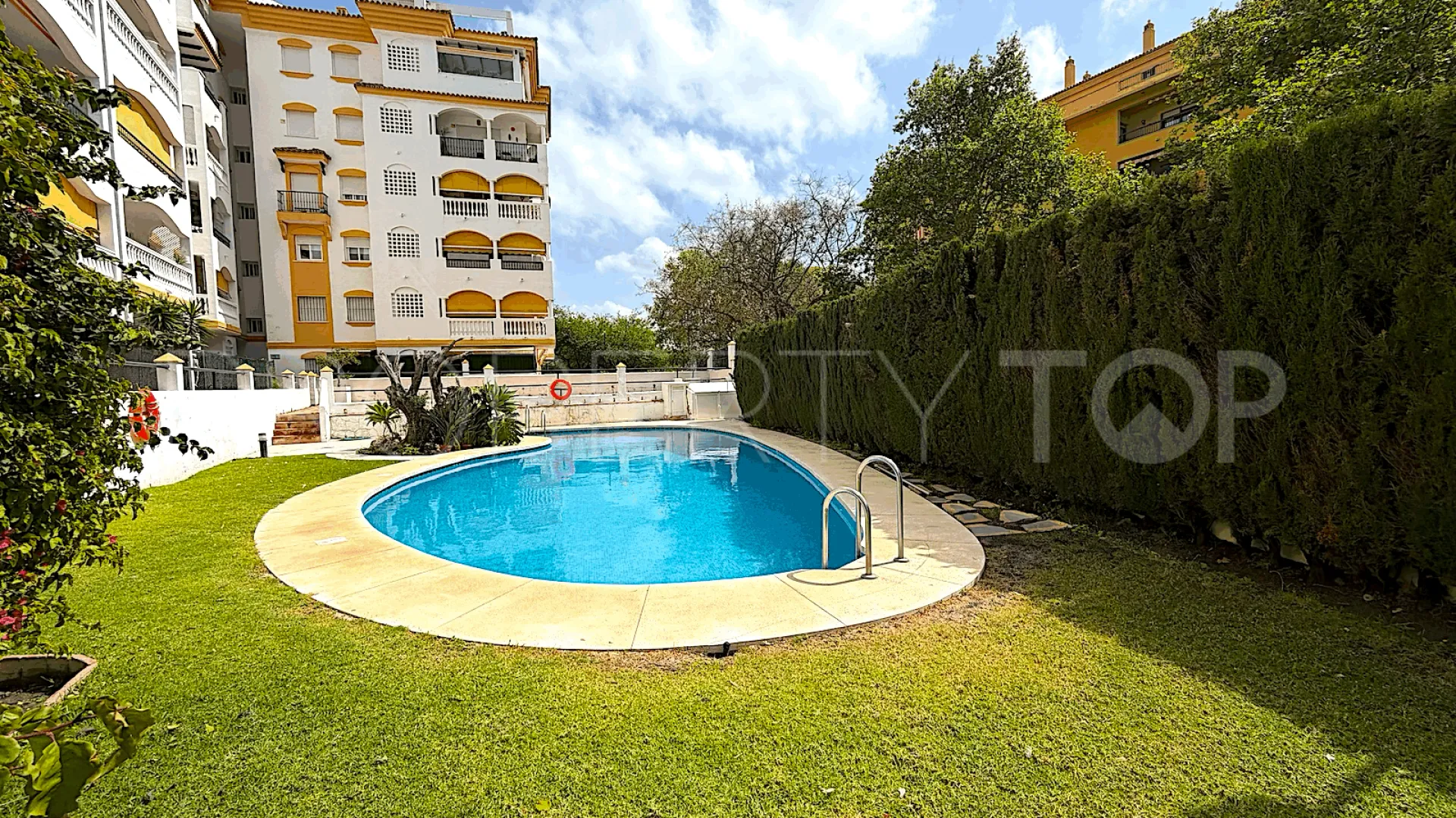 Atico duplex de 2 dormitorios en venta en San Pedro de Alcantara