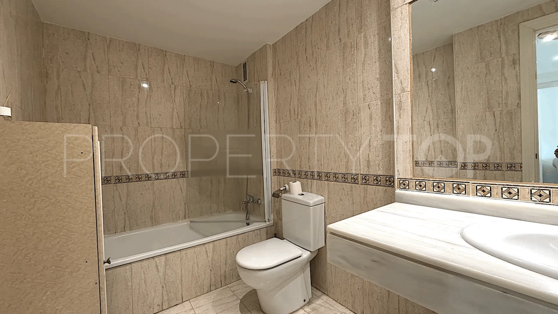 Atico duplex de 2 dormitorios en venta en San Pedro de Alcantara