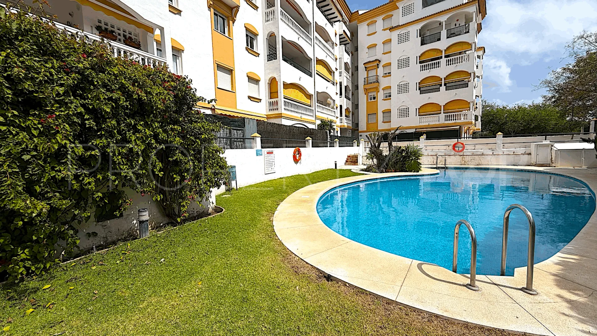 Atico duplex de 2 dormitorios en venta en San Pedro de Alcantara