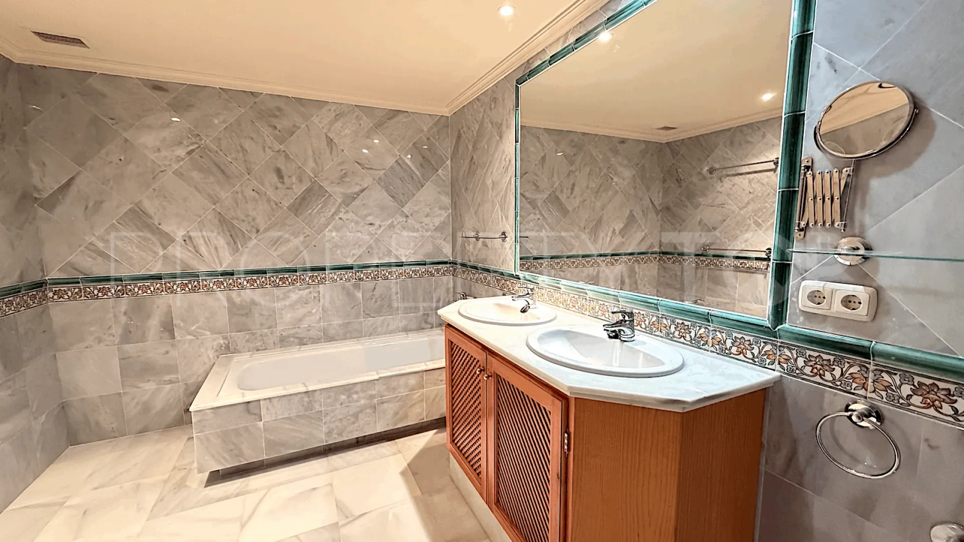 2 bedrooms ground floor apartment for sale in Monte Halcones