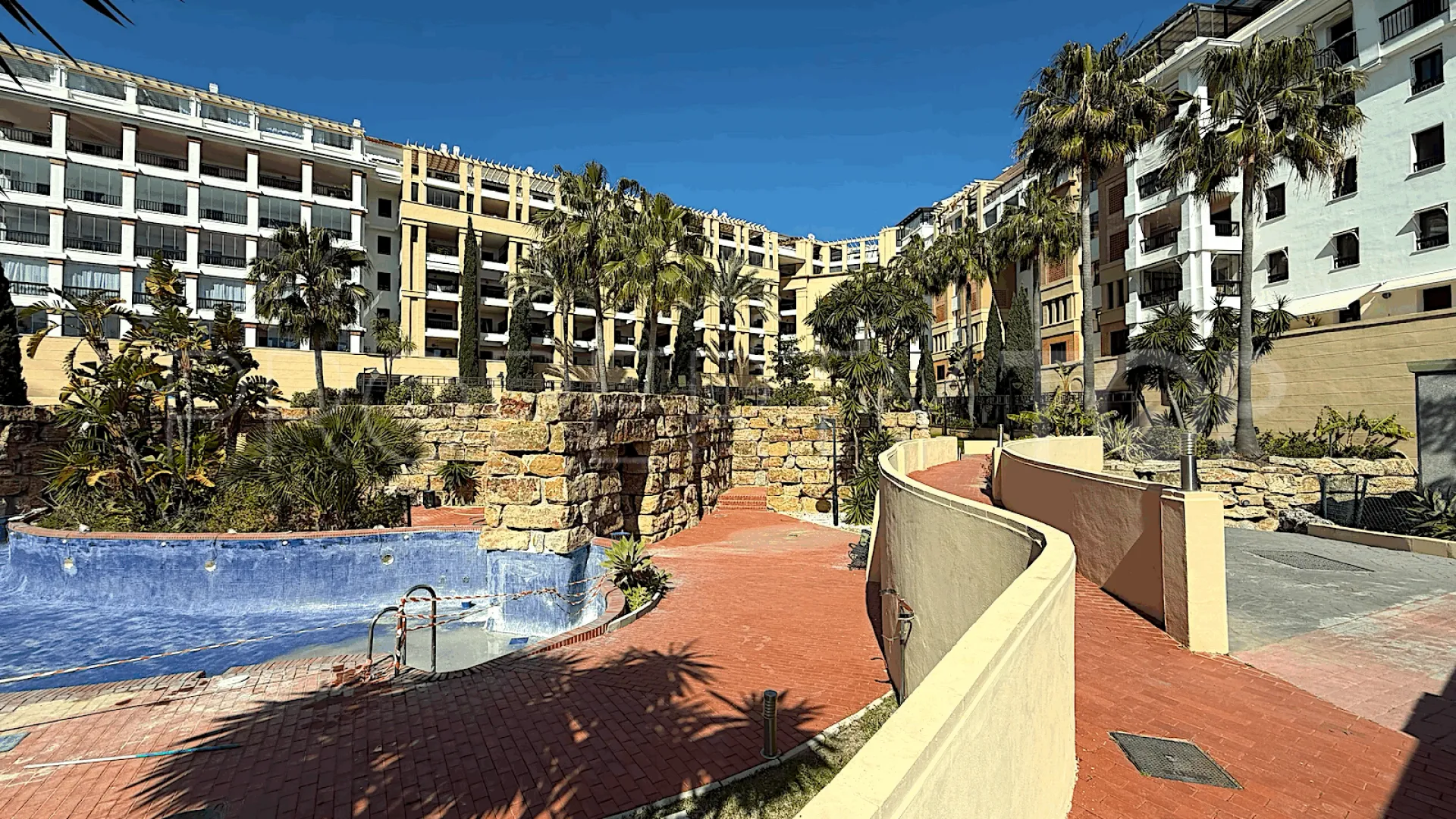 Comprar apartamento en San Pedro de Alcantara de 2 dormitorios