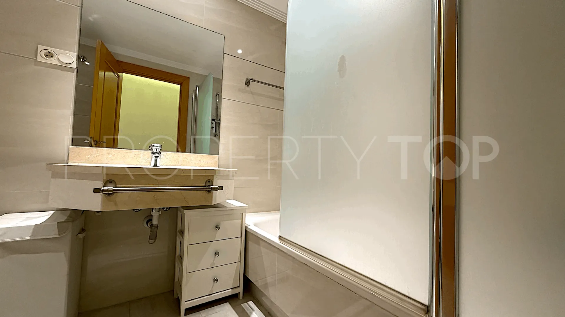 Comprar apartamento en San Pedro de Alcantara de 2 dormitorios