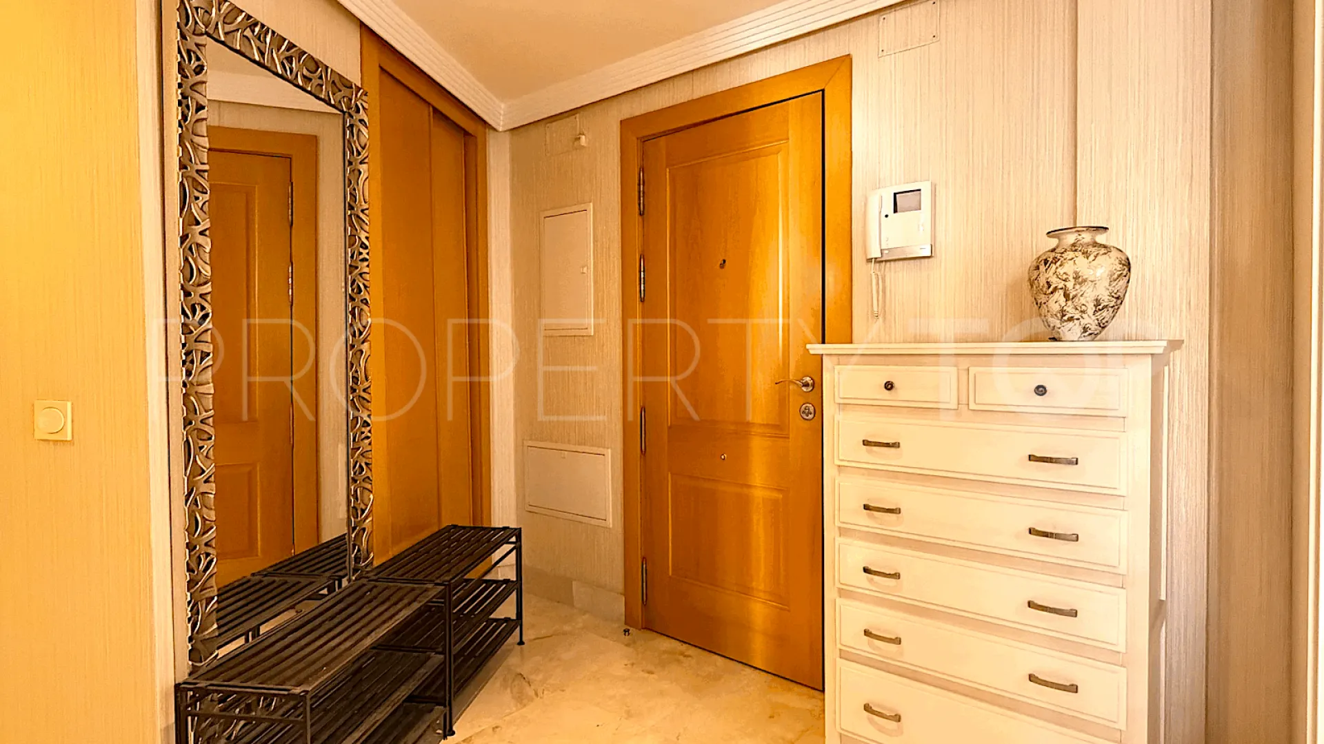 Comprar apartamento en San Pedro de Alcantara de 2 dormitorios
