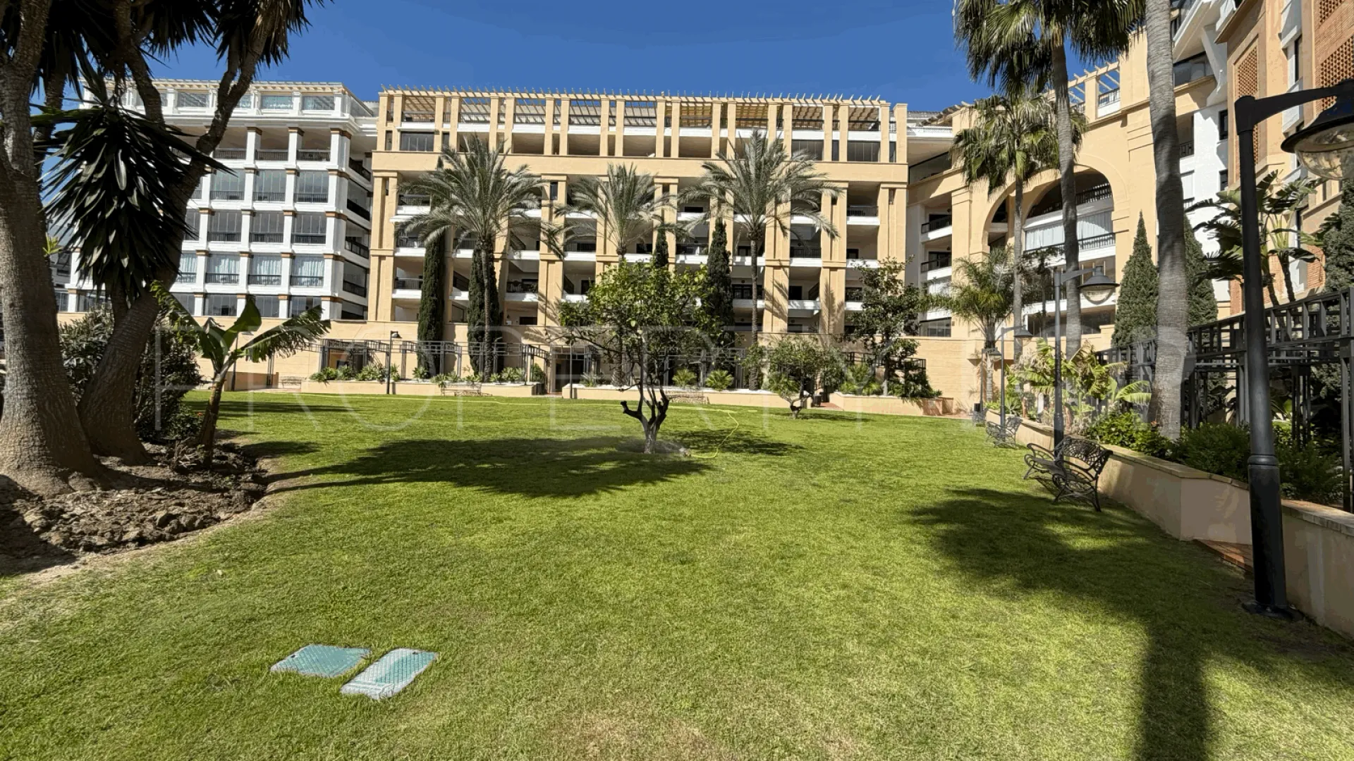 Comprar apartamento en San Pedro de Alcantara de 2 dormitorios