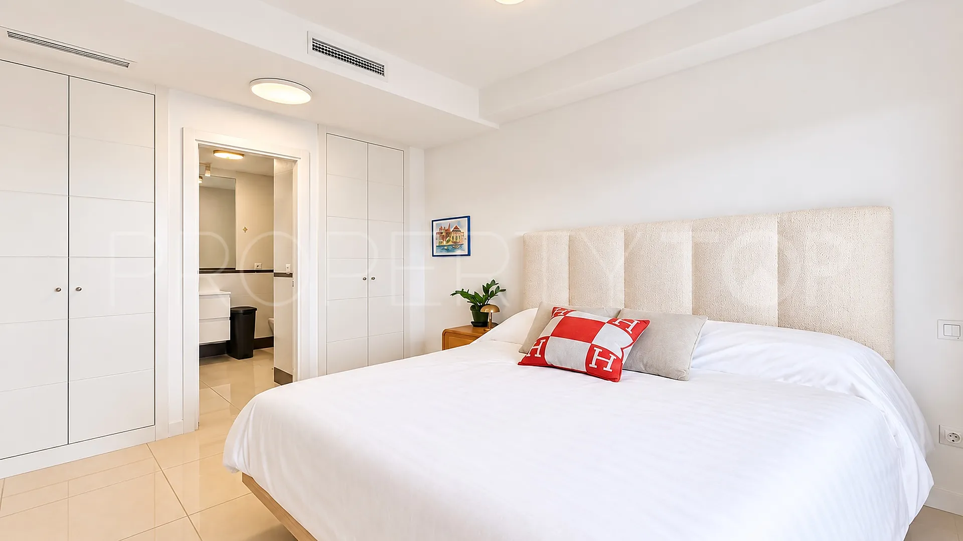 Apartamento en venta de 2 dormitorios en Estepona Golf
