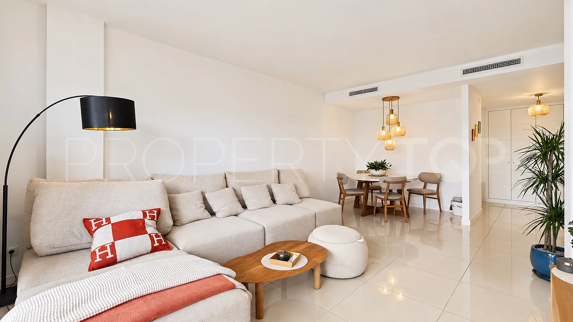 Apartamento en venta de 2 dormitorios en Estepona Golf