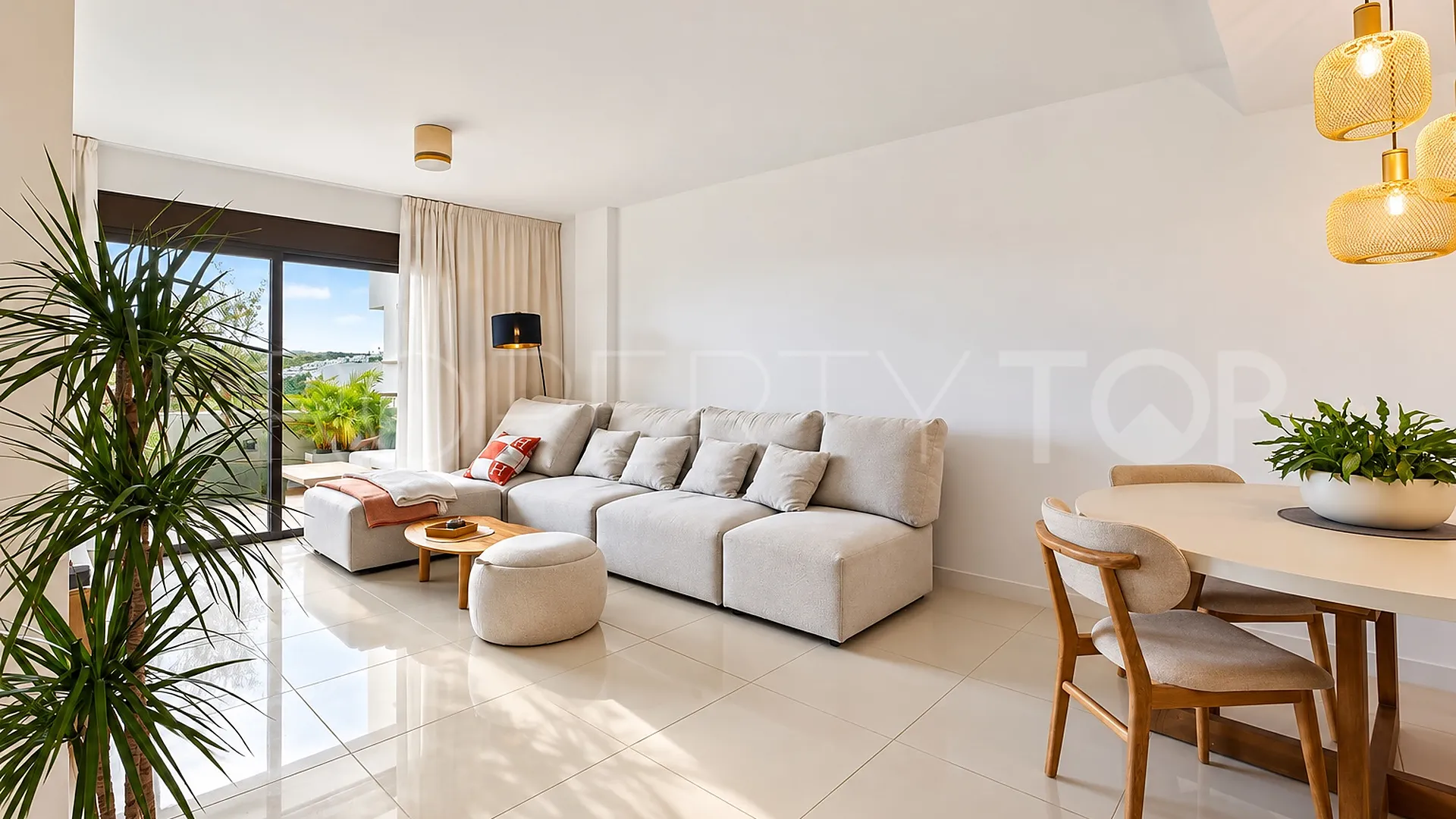 Apartamento en venta de 2 dormitorios en Estepona Golf
