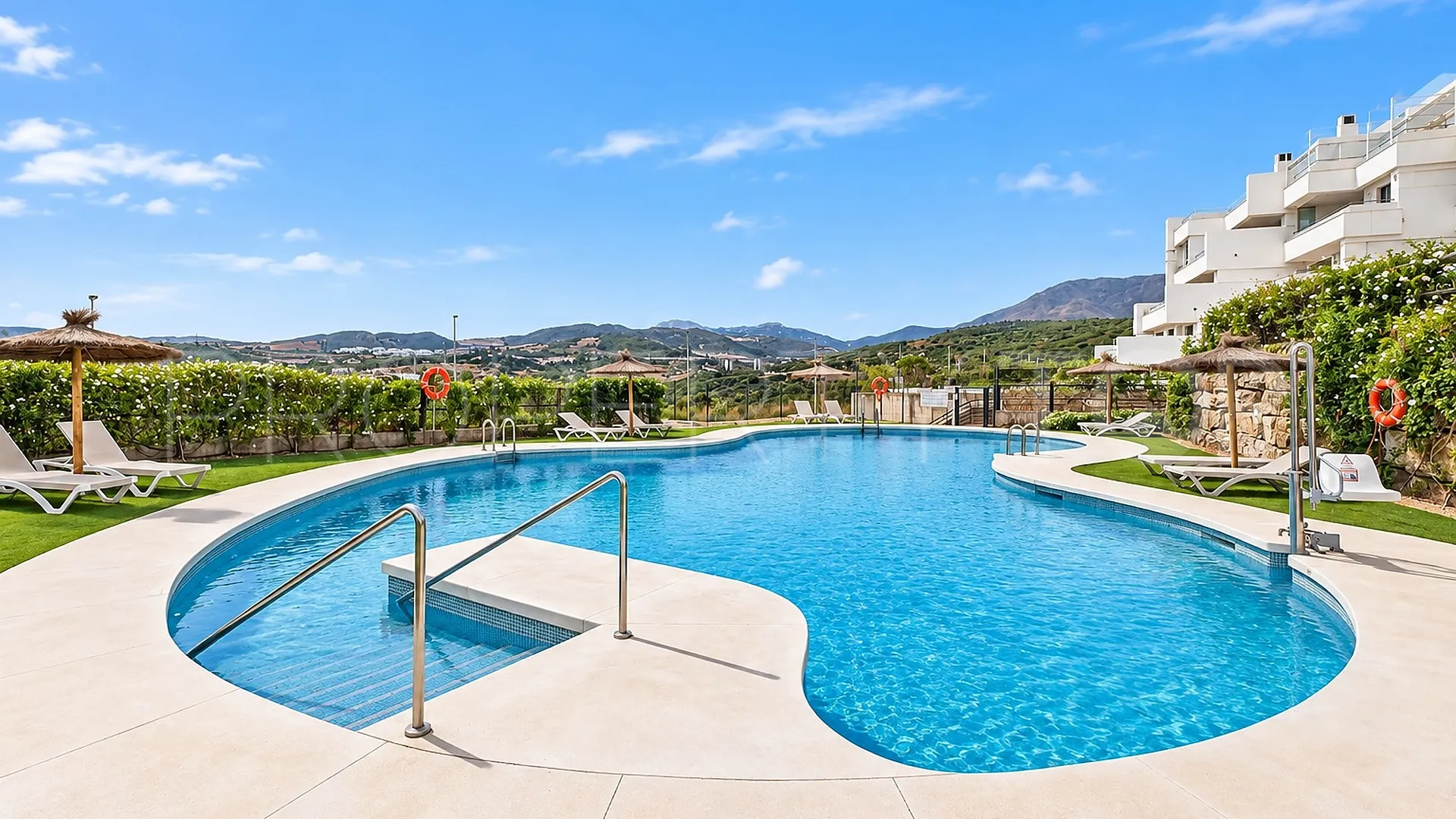 Apartamento en venta de 2 dormitorios en Estepona Golf