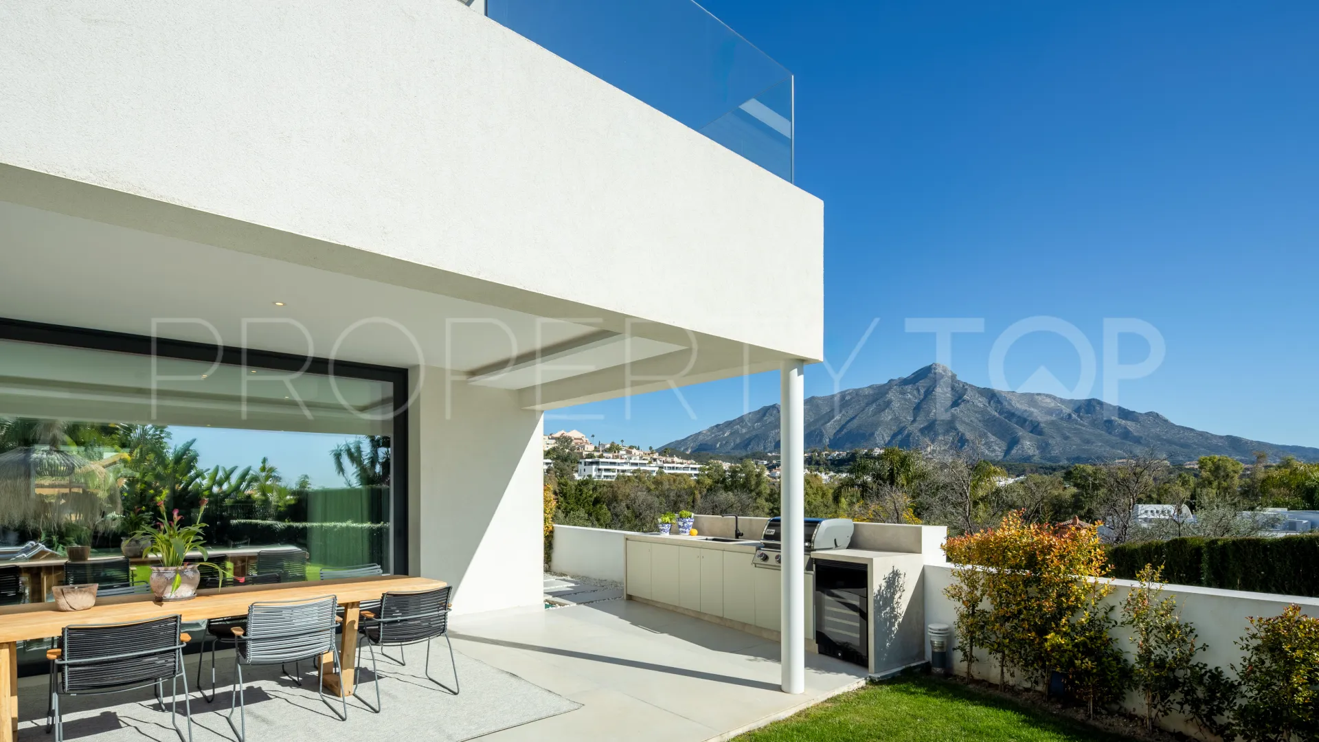 Villa en venta en La Cerquilla con 5 dormitorios