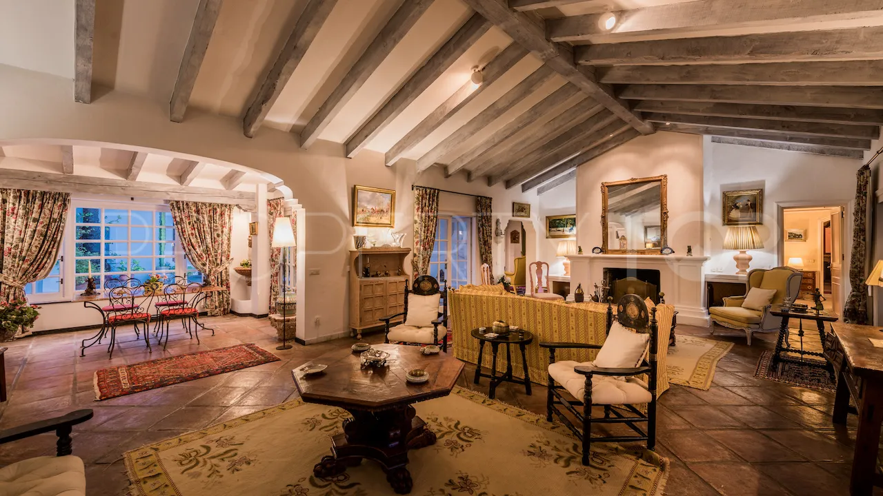 For sale 6 bedrooms villa in Benahavis Centro