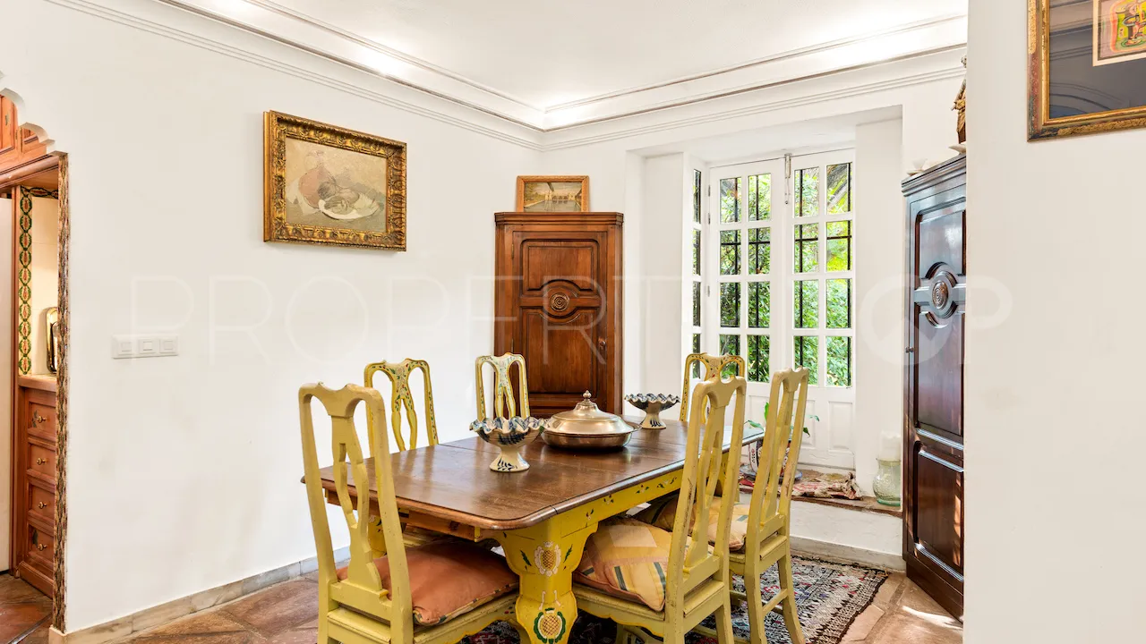 For sale 6 bedrooms villa in Benahavis Centro