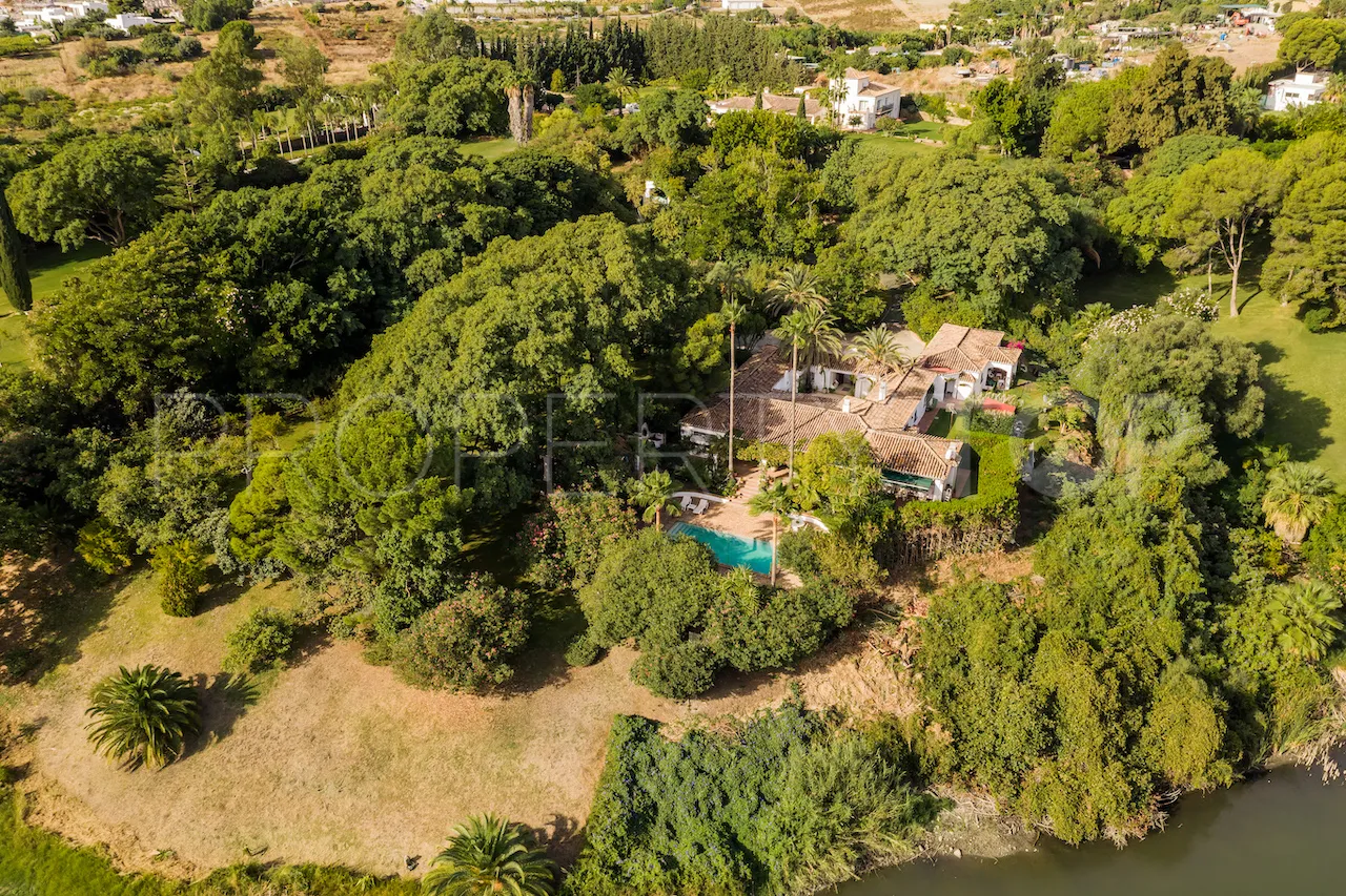 For sale 6 bedrooms villa in Benahavis Centro